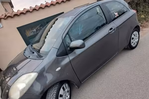 Toyota yaris 1000 benzina