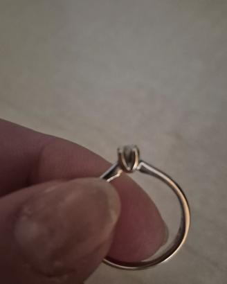 anello con diamante