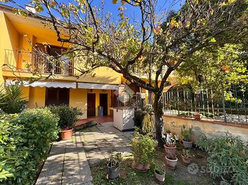 CASA SEMINDIPENDENTE A CARMIGNANO