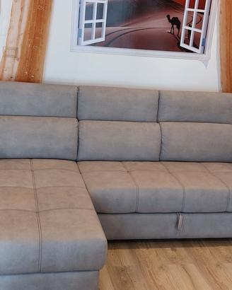 Divano con chaise longue e relax