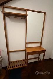 Mobile da ingresso con specchio