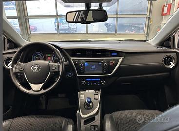 Toyota auris lounge full-hybrid