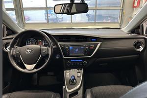 Toyota auris lounge full-hybrid