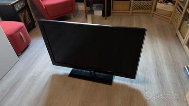 TV Samsung 40 pollici con accessori e soundbar