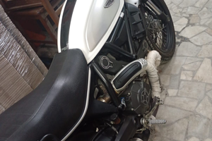 Ducati scarmbler