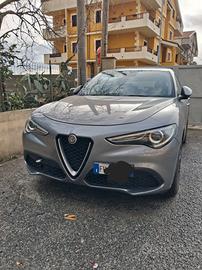 Alfa Romeo Stelvio con motore rotto