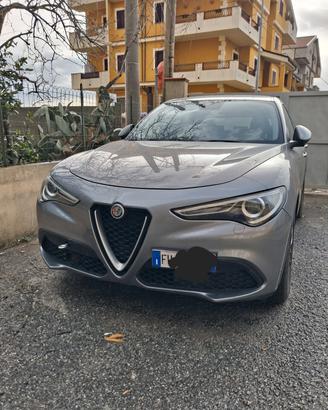 Alfa Romeo Stelvio con motore rotto