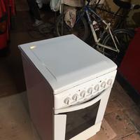 2 fornelli  1 a  gas e 1 elettrico