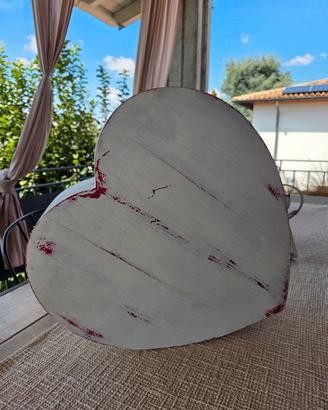 Cuore decorativo in legno