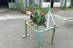 pompa marca Mellini Martignoni con cavalletto