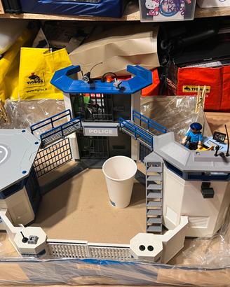 Caserma Polizia Playmobil completa con accessori