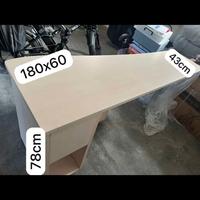 Scrivania con cassettiera 