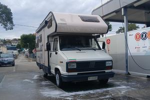 Camper rimor mansardato 