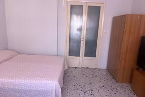 Zona Pregio Viale Jonio camera ampia con finestra