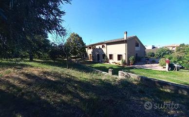 Villa di 600 m² con più di 5 locali e box auto dop