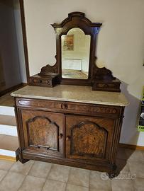 Credenza antica