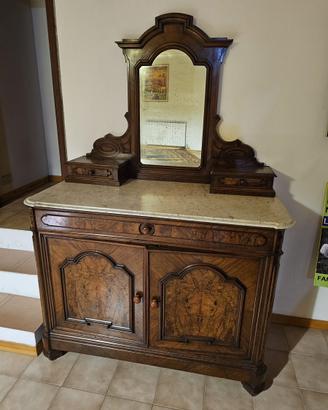 Credenza antica