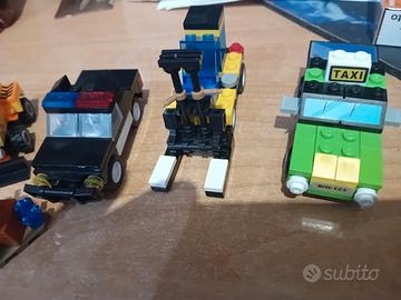 veicoli e mattoncini lego