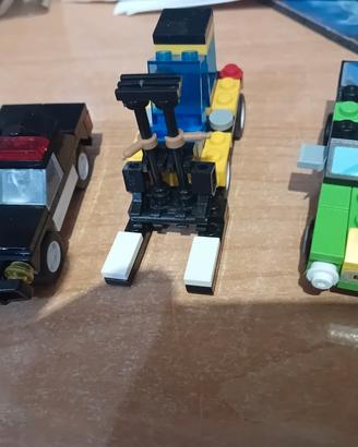 veicoli e mattoncini lego