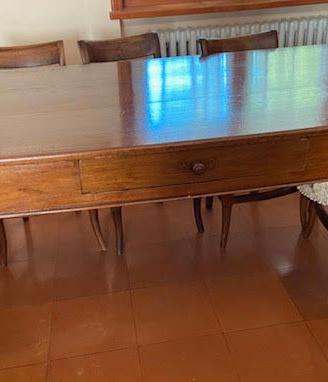 tavolo a 2 cassetti e 6 sedie in noce fine '800