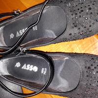 Scarpa nera con strass, fibia di vernice. Nr 29