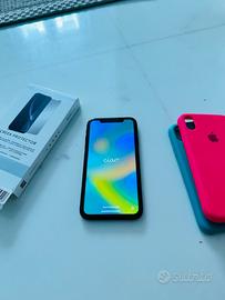Iphone XR 256 GB nero + 2 cover + screen protector