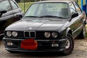 BMW 318i  - “Shadowline”