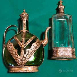 Due bottiglie vintage, metallo sbalzato