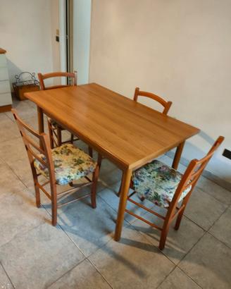 Tavolo 80x130cm e 4 sedie