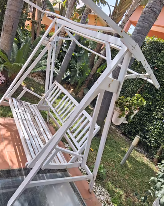 Tavolo sedie dondolo e carrello 