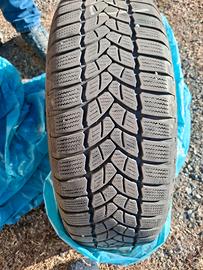 Pneumatici con cerchioni e copricerchi