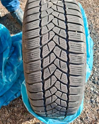 Pneumatici con cerchioni e copricerchi