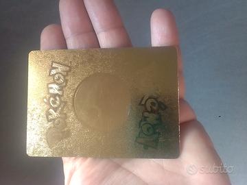carta Pokémon colore oro 