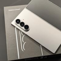 Samsung GALAXY Z Fold 7 256GB Silver Shadow NUOVO
