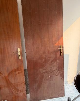 Porte in legno per interni.