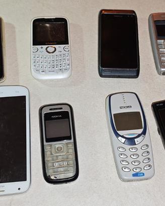 Lotto 8 Cellulari Vintage e Smartphone