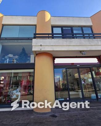 Immobile di 614 m² con 3 locali a Taviano