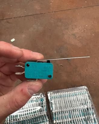 Microswitch finecorsa 16A 250V con leva lunga