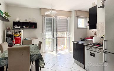 AMPIO TRILOCALE CON BALCONE!
