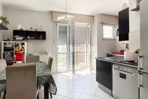 AMPIO TRILOCALE CON BALCONE!