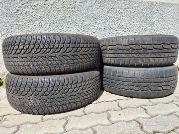 Pneumatici invernali NOKIAN 215/60 R17