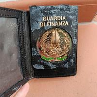 portafoglio distintivo guardia di finanza 