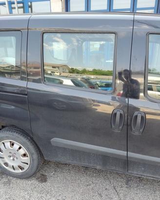 Porta laterale dx nuda FIAT DOBLO del 2011