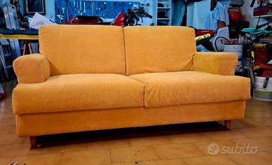 Divano in tessuto