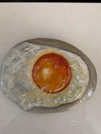 Sasso dipinto a mano: l’uovo