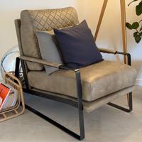 Poltrona moderna in pelle