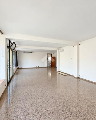 NEGOZIO A FONTANIVA