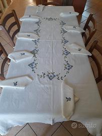 Tovaglia  vintage ricamata a mano