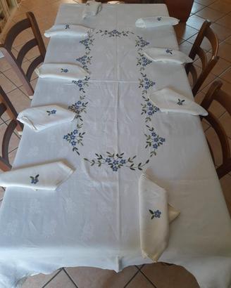 Tovaglia  vintage ricamata a mano