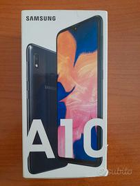 Smartphone Samsung A10 2GB RAM e 32GB di memoria